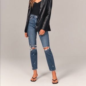 NWT Abercrombie & Fitch High Rise Mom Jeans - Size 6  Regular